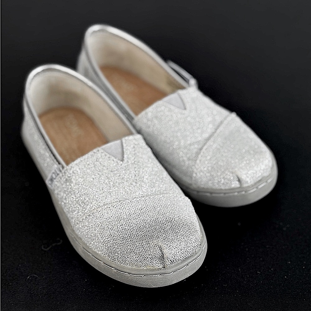 NEW! Tom's classic silver glimmer shoes